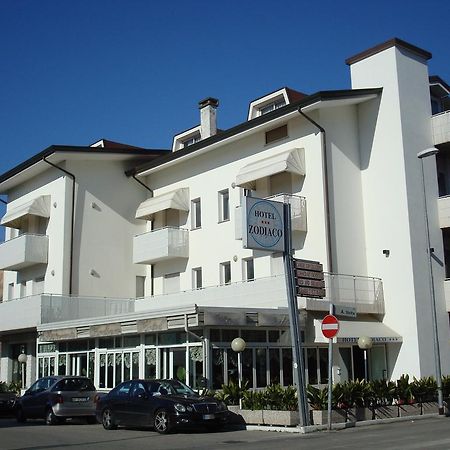 לידו די ג'סולו Hotel Zodiaco מראה חיצוני תמונה