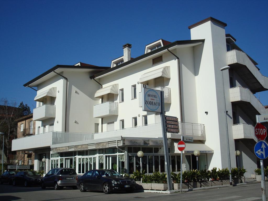 לידו די ג'סולו Hotel Zodiaco מראה חיצוני תמונה