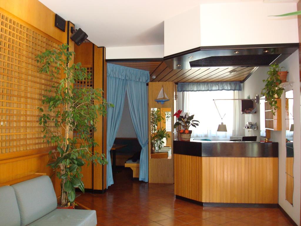 לידו די ג'סולו Hotel Zodiaco מראה חיצוני תמונה