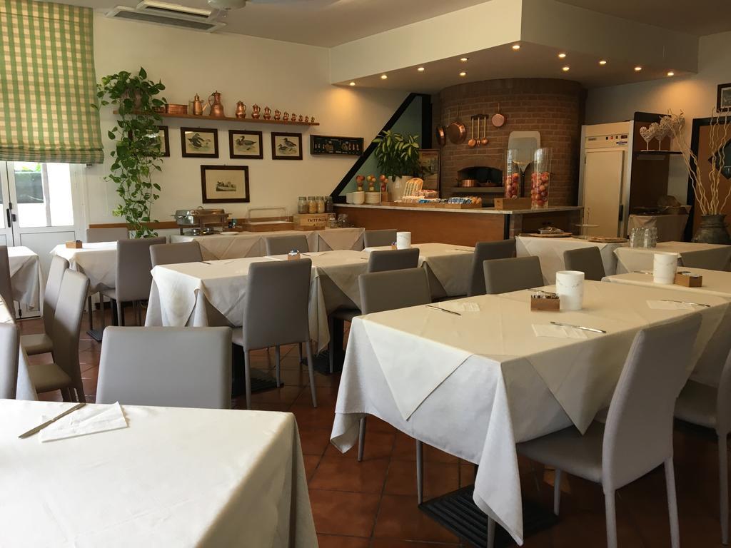 לידו די ג'סולו Hotel Zodiaco מראה חיצוני תמונה