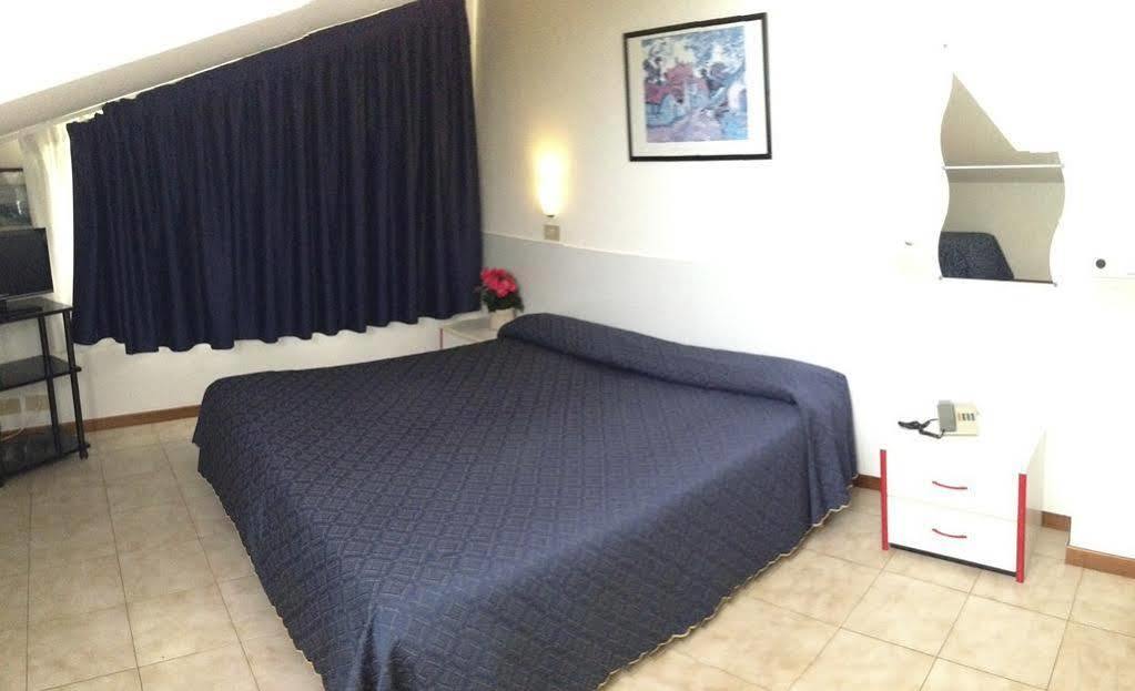 לידו די ג'סולו Hotel Zodiaco מראה חיצוני תמונה