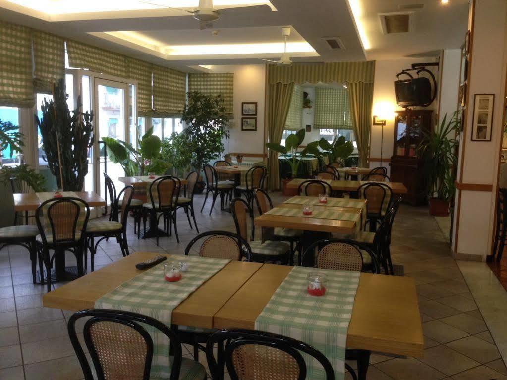 לידו די ג'סולו Hotel Zodiaco מראה חיצוני תמונה