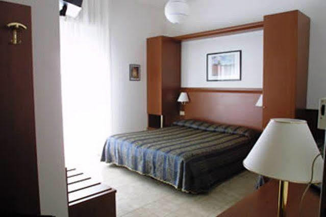 לידו די ג'סולו Hotel Zodiaco מראה חיצוני תמונה
